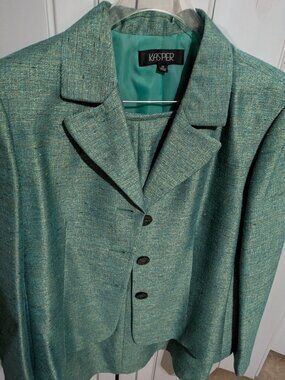NWOT~Women's Two-Piece Kasper Suit with FREE Purse/Wallet